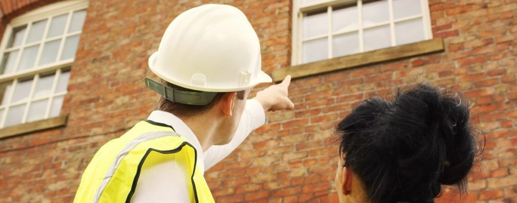 contractor discusses homeowners roof